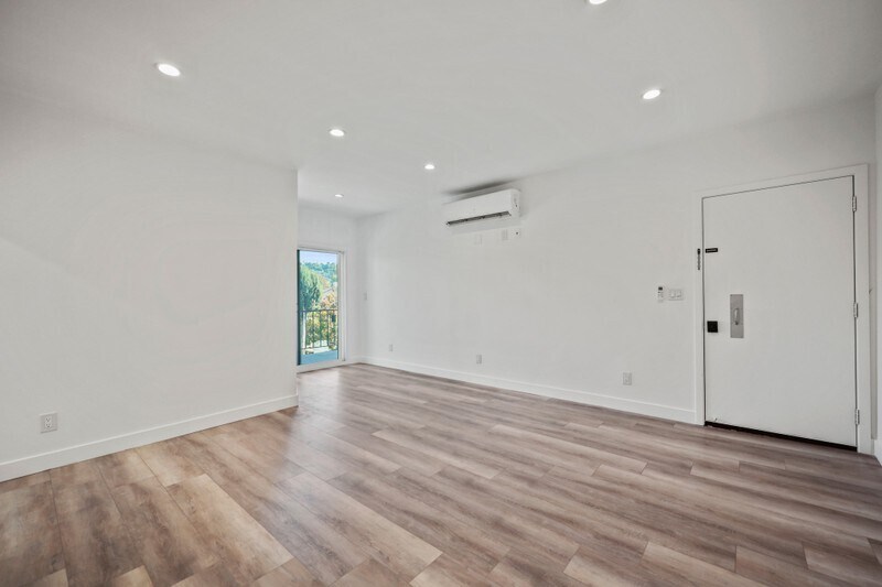 Building Photo - 2561 W Ave 30