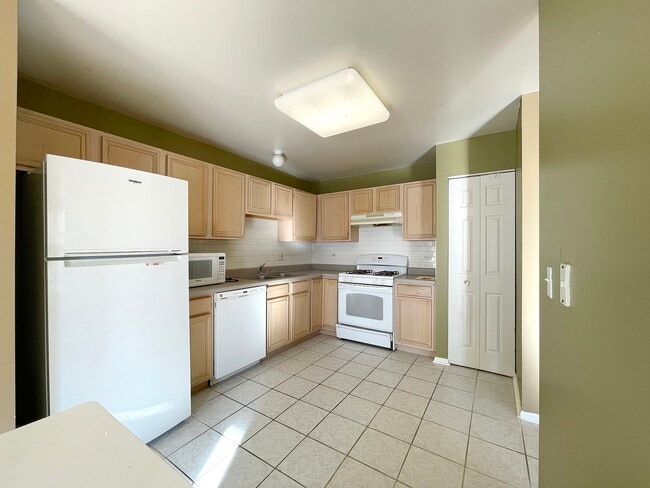 Building Photo - 341 Holiday Ln