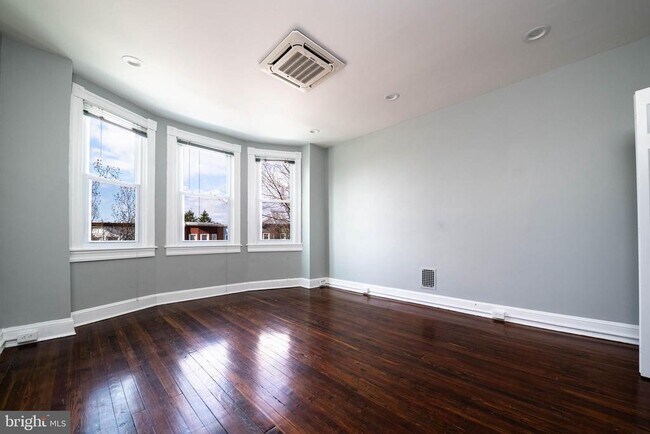 Building Photo - 4119 Falls Rd