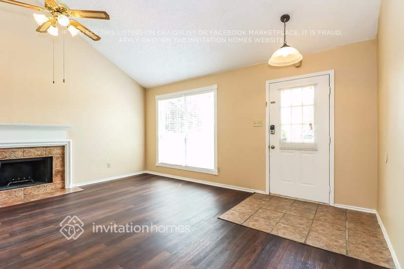 Building Photo - 3805 Waxwing Cir S