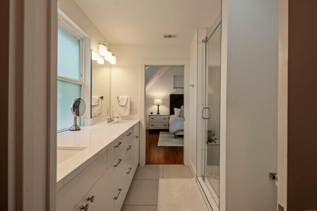Building Photo - 2812 Oak Springs Dr