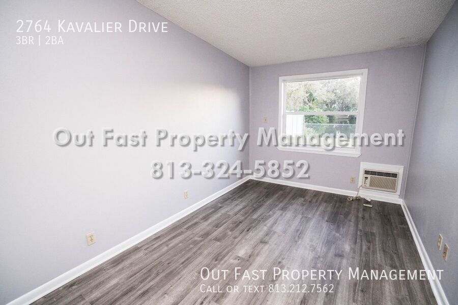 Building Photo - 2764 Kavalier Dr