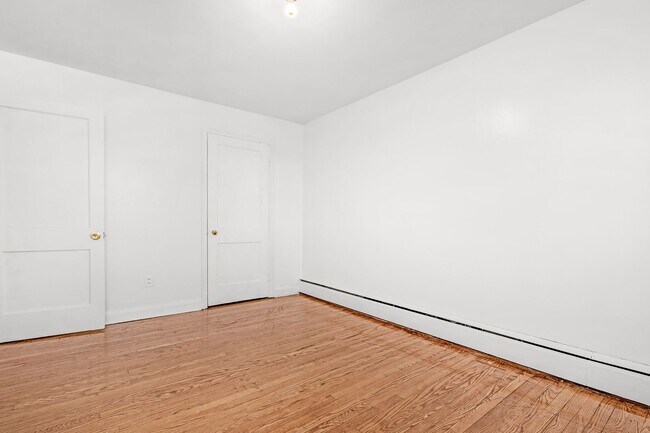 Building Photo - Charming 4-bedroom, 2-bath