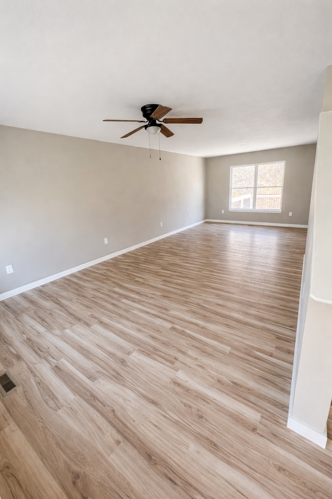 Building Photo - 3836 Country Club Dr