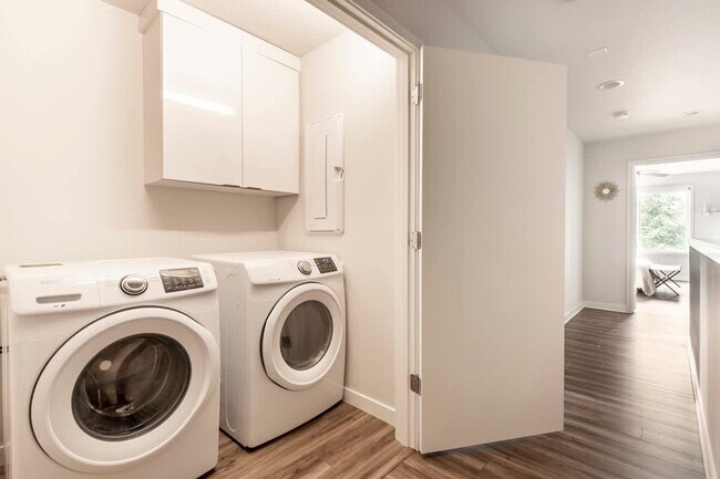 Building Photo - 5177 NE 14th Pl