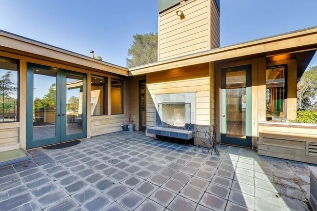 Building Photo - 28 Meadow Rd