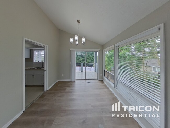 Building Photo - 4201 NE 51st St