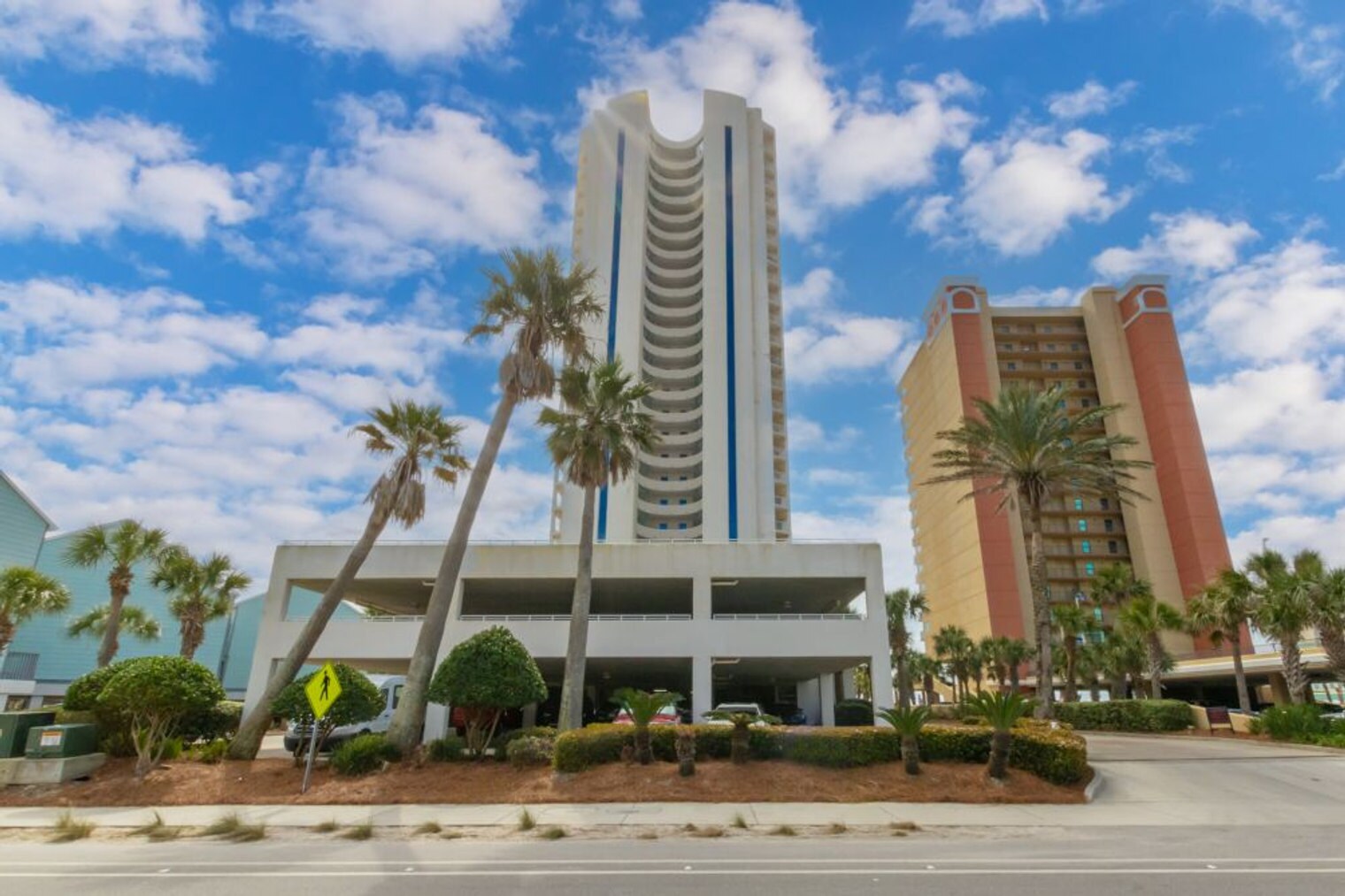 Building Photo - 521 W Beach Blvd