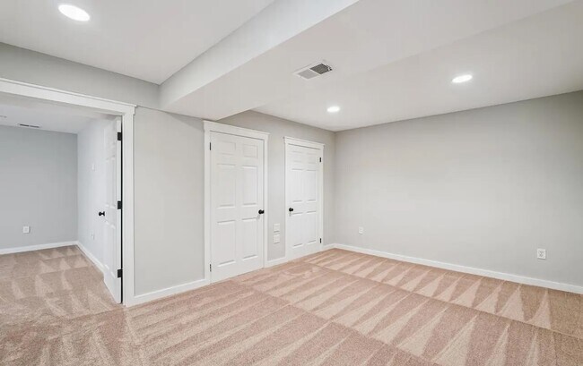 Building Photo - 276 W Meadowland Ln