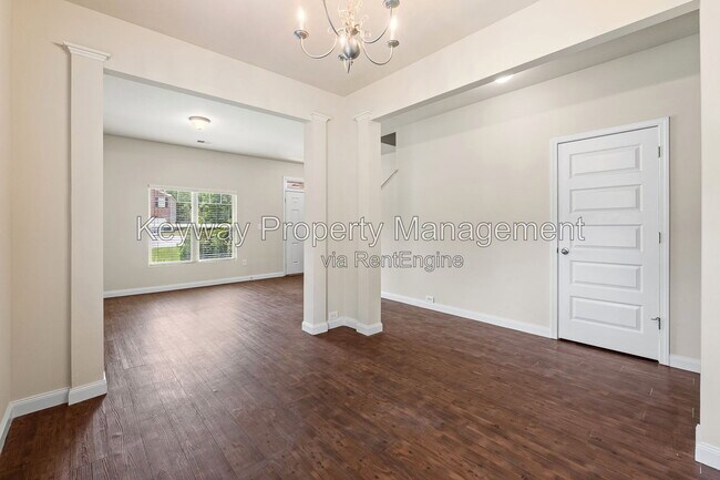 Building Photo - 910 Clover Ct