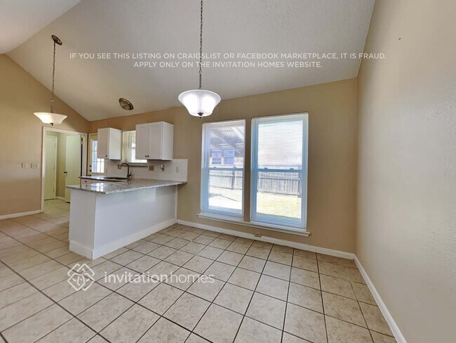 Building Photo - 525 E Jay Ct