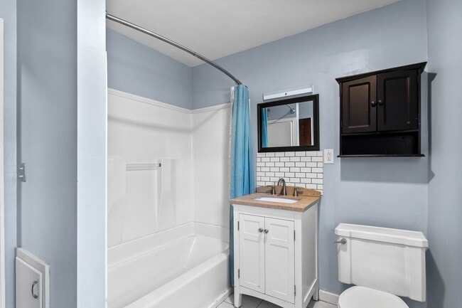Building Photo - ? Charming Home in the Heart of Newark! ?