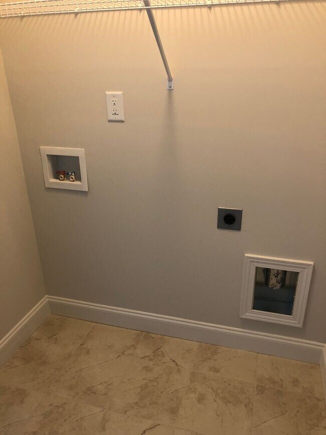 Building Photo - Greenville, 3BD/2.5, 1641SF