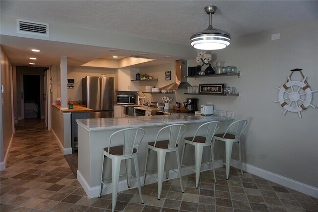 Building Photo - 534 Pinellas Bayway S