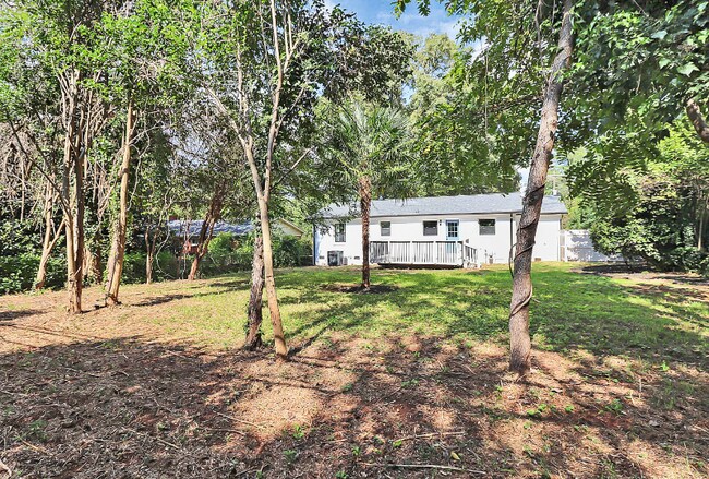 Building Photo - 2038 Sandhurst Dr