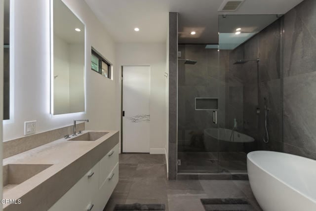 Building Photo - 620 Houseman St