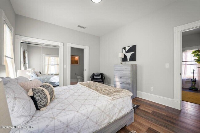 Building Photo - 1946 Redell St