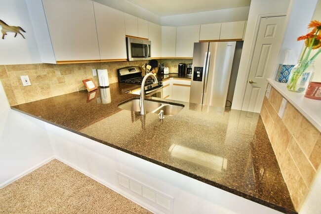 Building Photo - 600A Gold Dust Dr