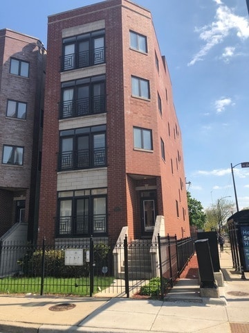 Building Photo - 2355 W Harrison St