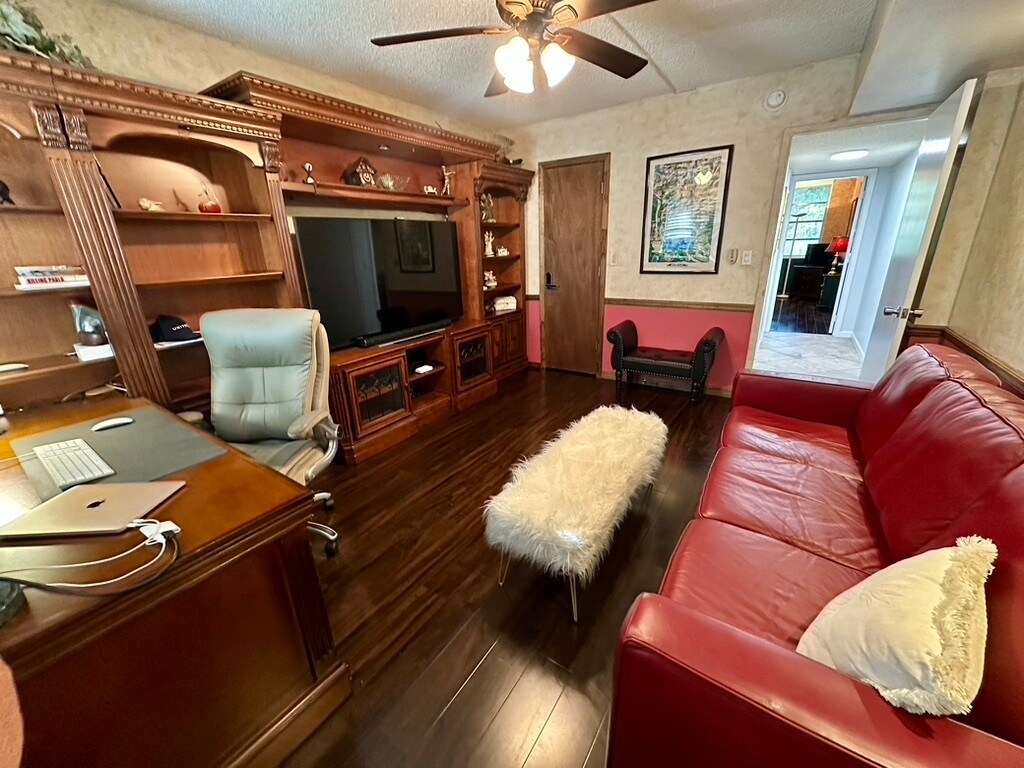 Bedroom 3 / Office with Pull out queen bed - 933 Cypress Grove Dr