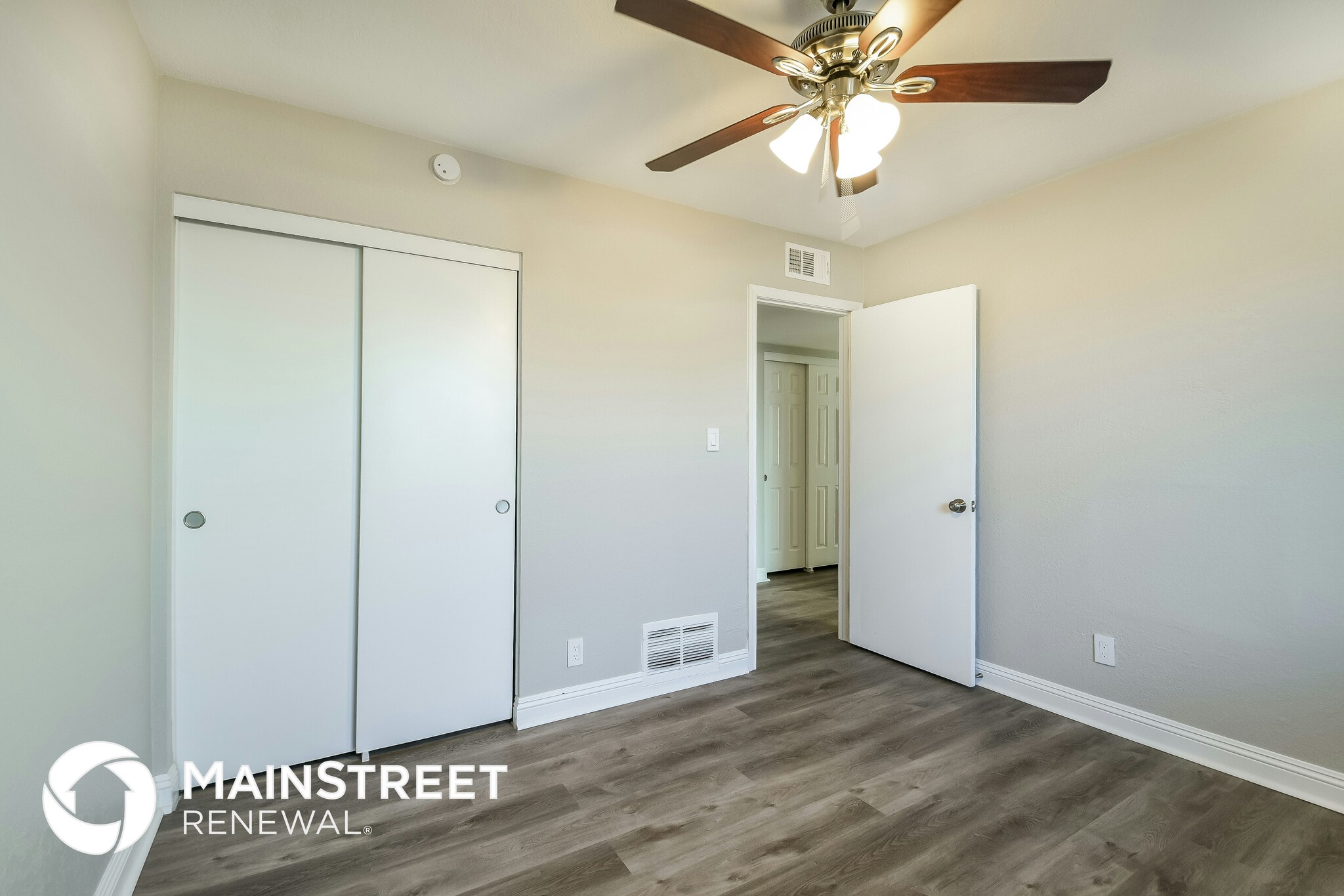 Building Photo - 1522 W Wahalla Ln