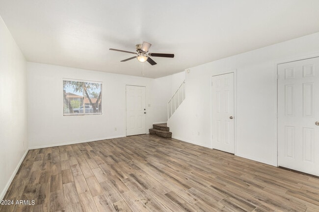 Building Photo - 4718 W Orangewood Ave