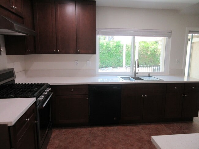 Building Photo - Beautiful updated 1-story home in Northridge