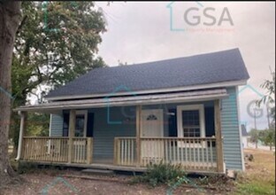 Building Photo - 2 Bedroom 2 Bath Available!