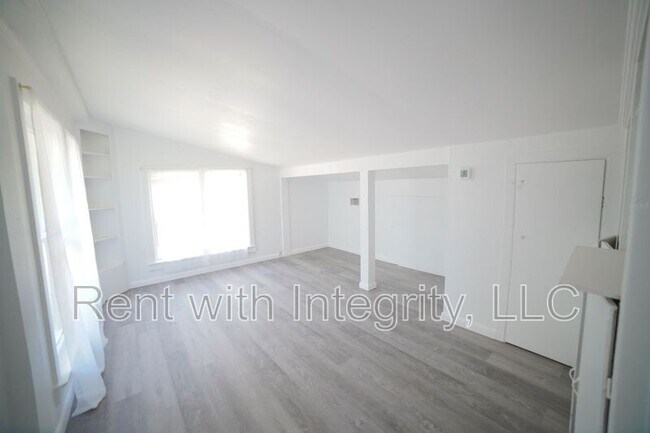 Building Photo - 1118 Louise Dr