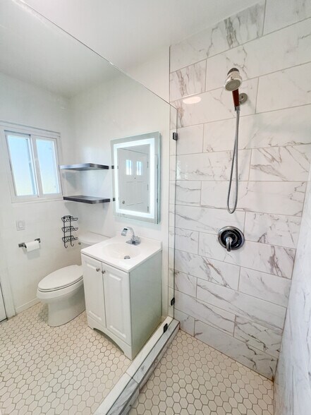 Building Photo - 10447 Cantara St