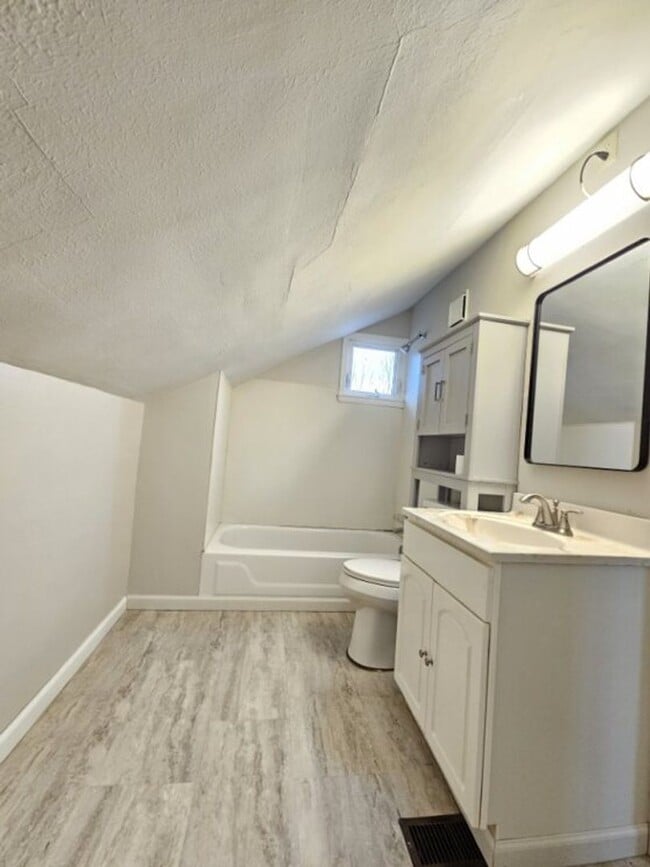 Building Photo - Updated 2 Bedroom (with flex/office space), 2.5 Bath Home with Attached Garage – $1,695/Month