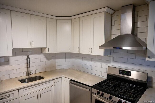 Building Photo - 40 Riverdale Ave