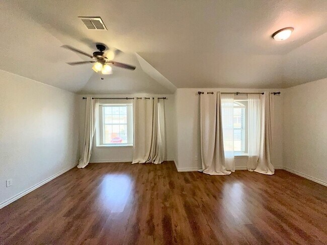 Building Photo - 12614 Oceanside Dr