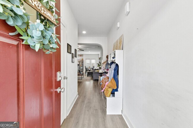 Building Photo - 5811 Calle Vis Dr