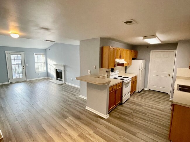Building Photo - 422 Amelia Lakes