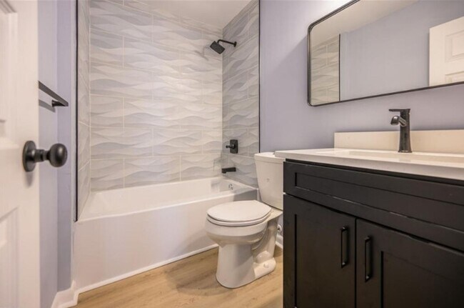 Building Photo - Fully renovated 4BR, 2.5BA home in the highly desired Great Neck Meadows!