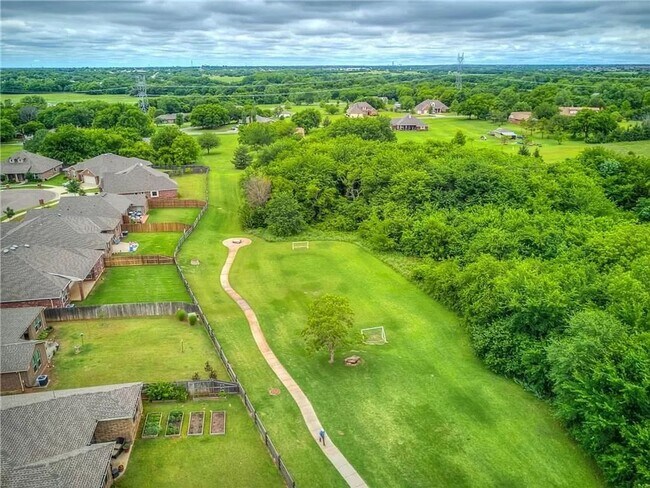 Building Photo - (3) Bed/(2) Bath in Red Canyon Ranch Avail...