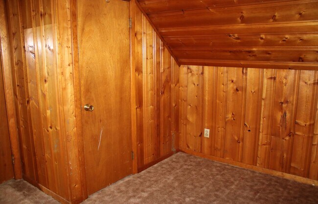 Building Photo - 4 bedroom/1 Bath Single Home!