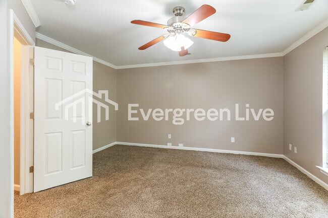 Building Photo - 6224 Pinebrook Cir