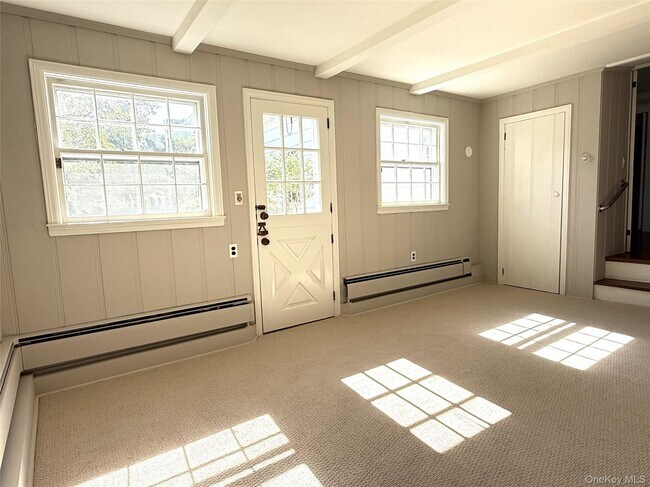 Building Photo - 35 La Rue Dr