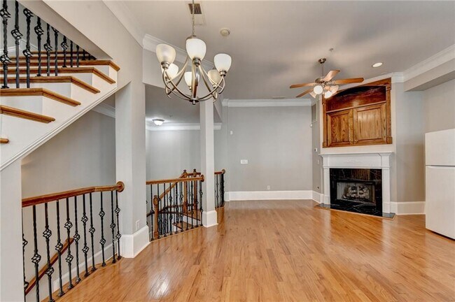 Building Photo - 813 Clifton Heights Ln NE