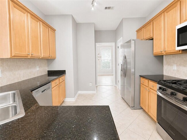 Building Photo - 1707 Hidden Pond Cir