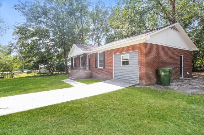 Building Photo - 1605 Edgemore Rd