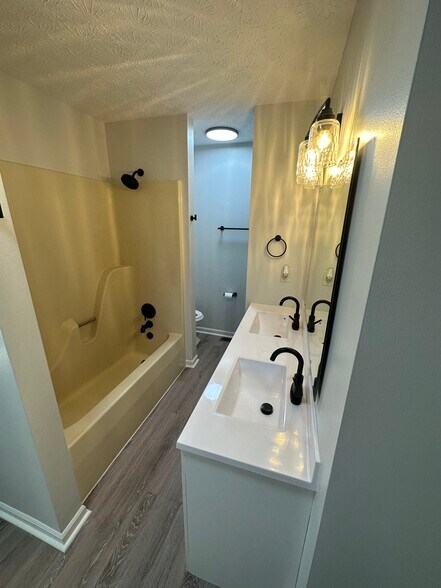 Building Photo - 1227 Hacienda Dr