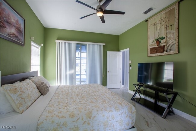 Building Photo - 2549 SW 38th St