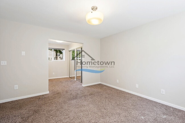 Building Photo - 3 Bedroom 2 Bath home with unique charm right off of 15th in Coeur d'Alene!