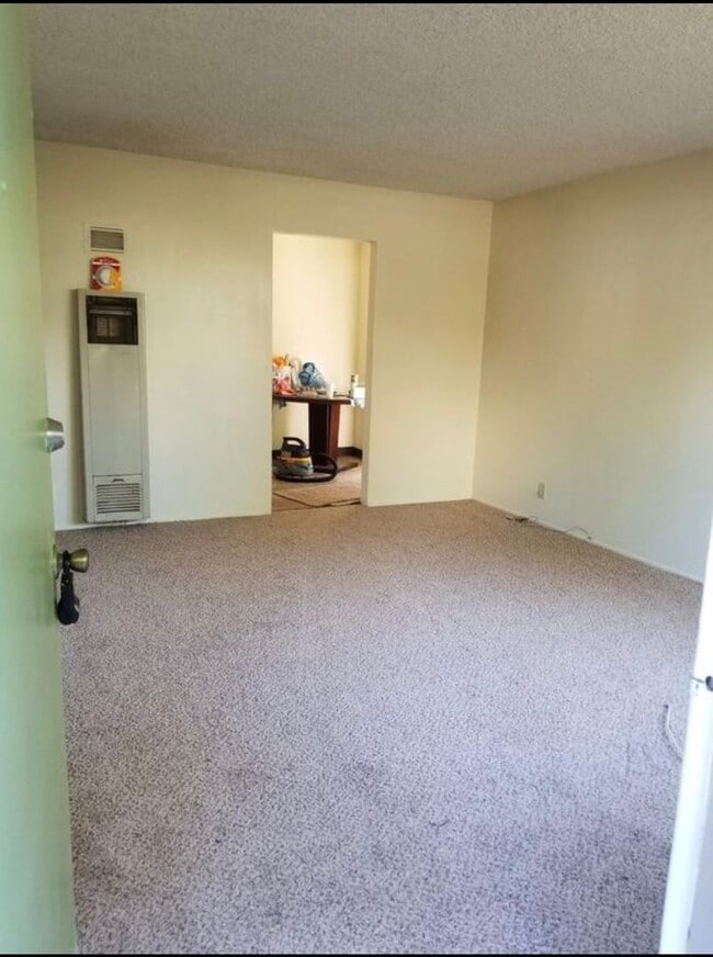 Building Photo - Midtown Ventura - Single story, three bedroom, two bath apartment