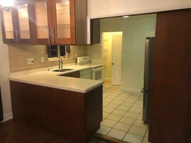 Building Photo - 1112 Stamford Rd