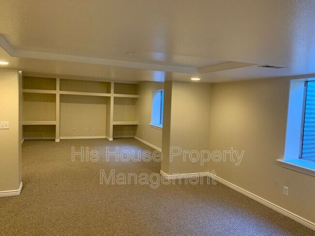 Building Photo - 208 Whitney Bay