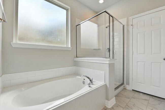 Building Photo - Spacious Home with Resort-Style Amenities